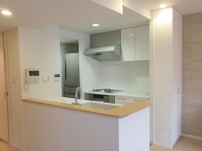 L型キッチンから2列配置の対面キッチンに